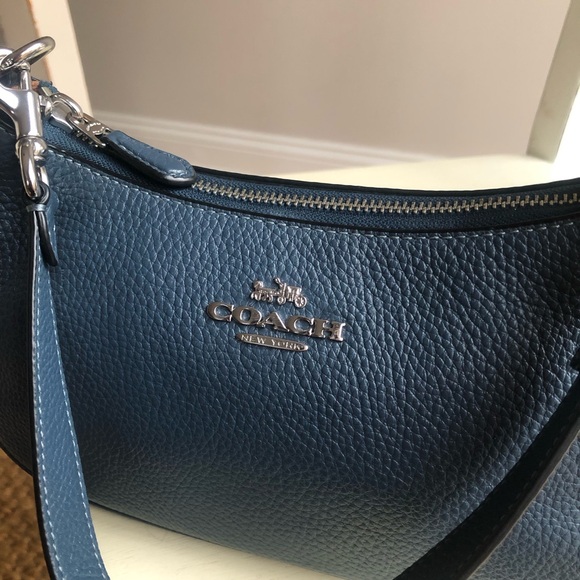 New: Coach Teri Shoulder Bag. Leather w Optional Shoulder Strap - Picture 2 of 16